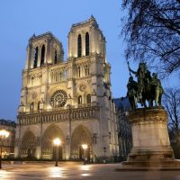 Peut-on visiter plusieurs lieux en même temps à Paris?